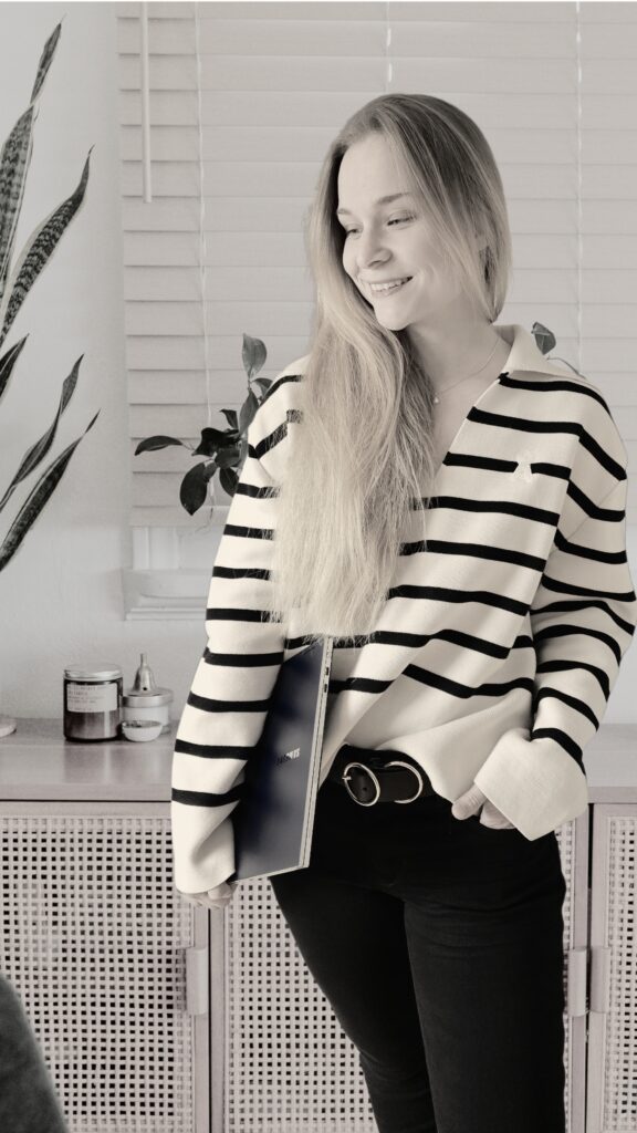 Saskia bei der Arbeit – Webdesign mit Leidenschaft und Kreativität